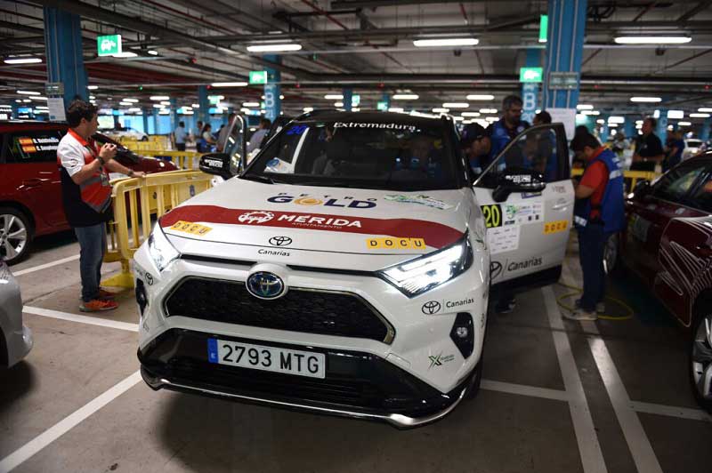 Frontal del Toyota Rav4 Plugin previo a la etapa