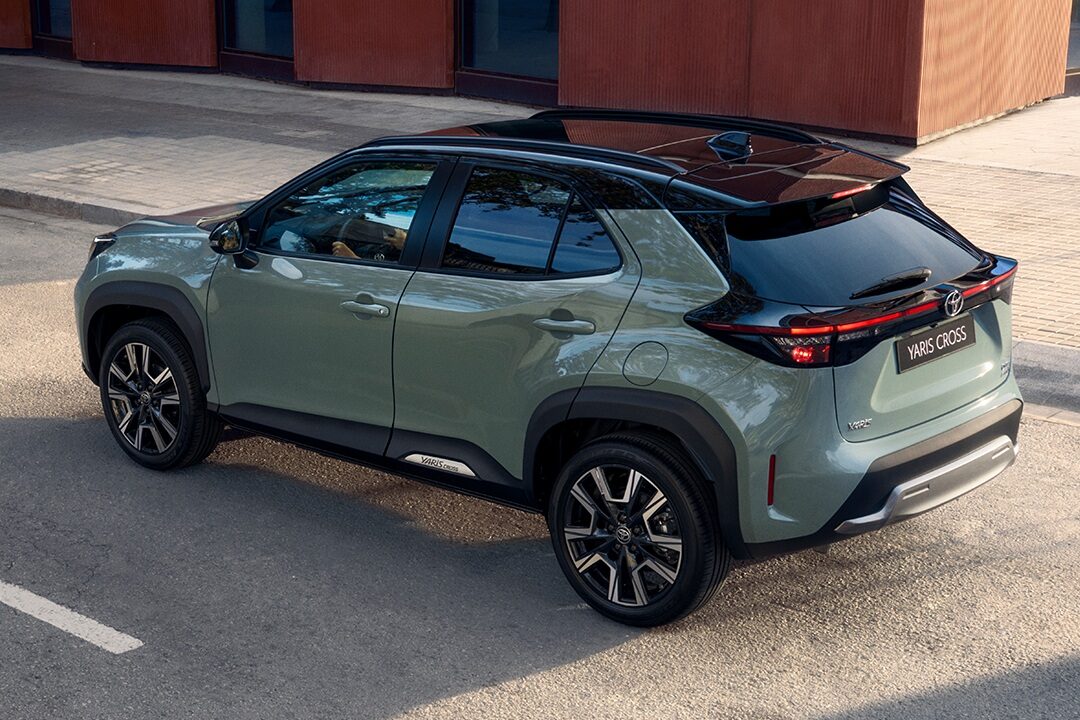 yaris cross de lado