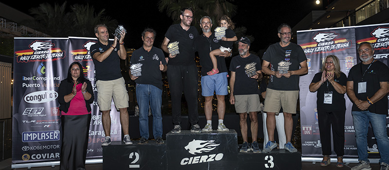 Marcos Martínez y Alberto Dorsch en el podio del Cierzo Rally Ejercito de Tierra