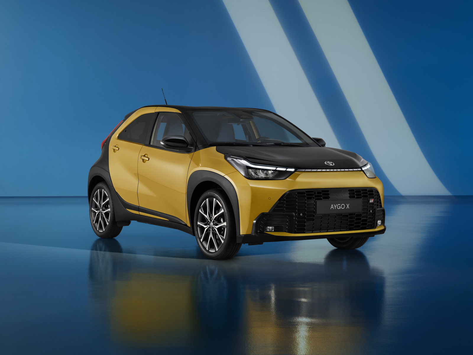 Nuevo Toyota Aygo X Cross Hybrid GR Sport Perfil delantero