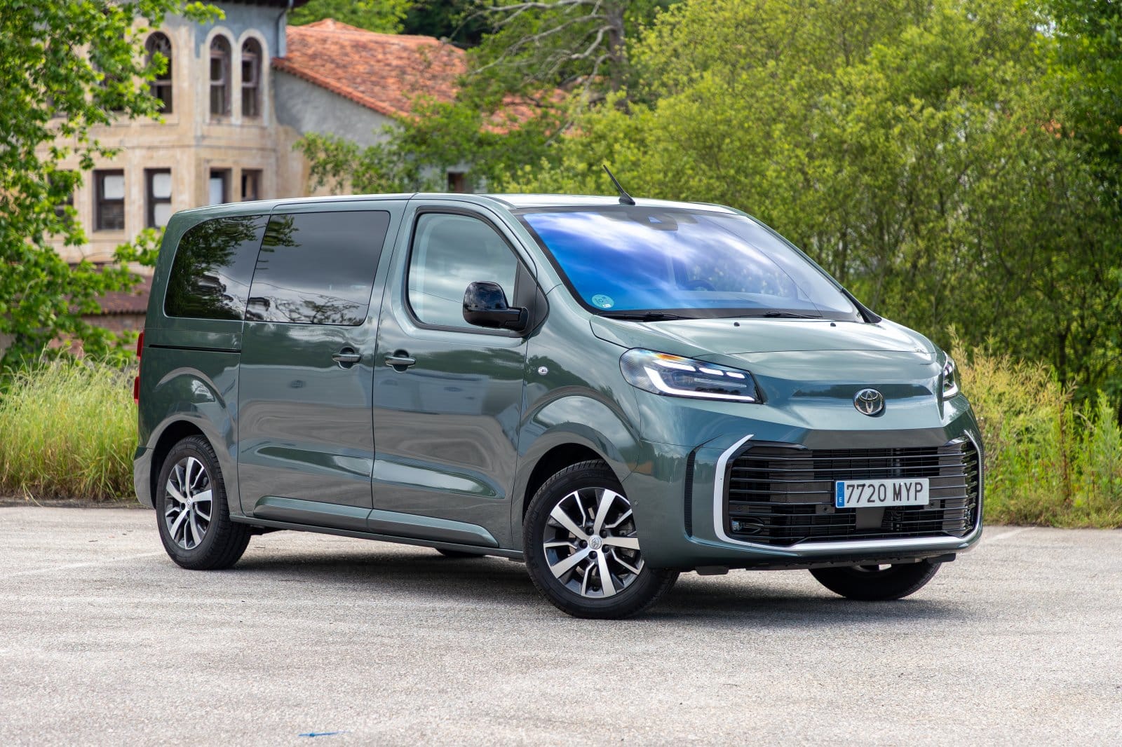 Oferta renting furgonetas en Madrid Promoción renting Toyota de furgonetas en Madrid