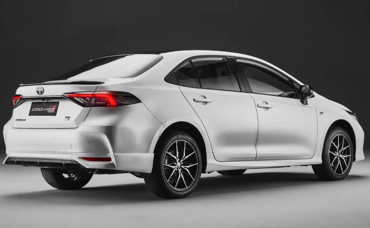 Medidas y dimensiones Corolla Sedán