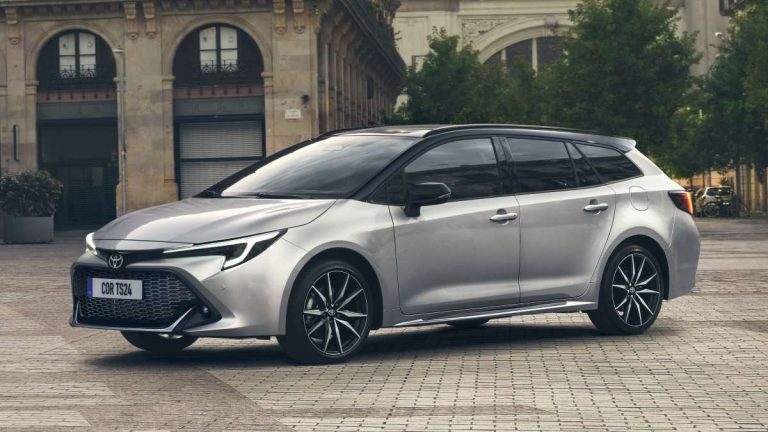 Alquiler Toyota Corolla Touring Sports