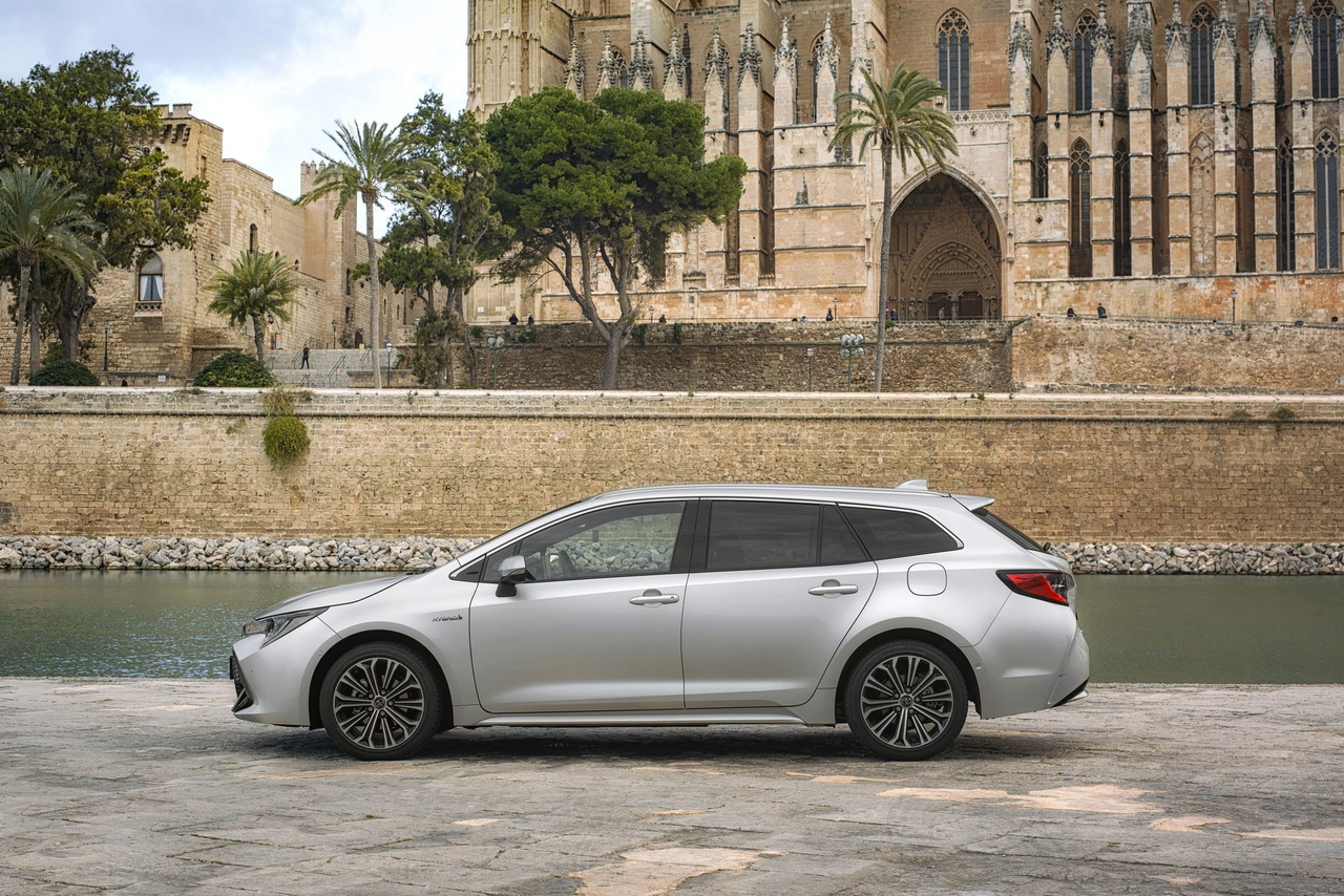 Ofertas Toyota Coches familiares híbridos