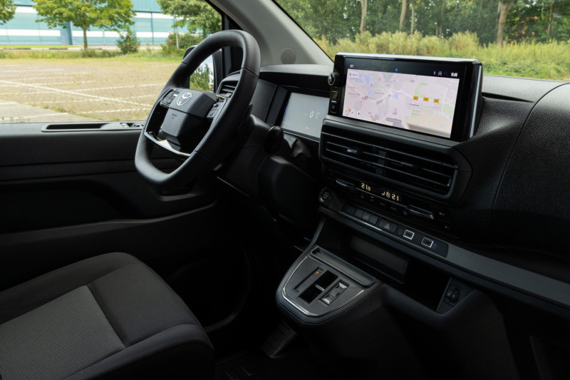 Conectividad y multimedia de la Proace Van EV